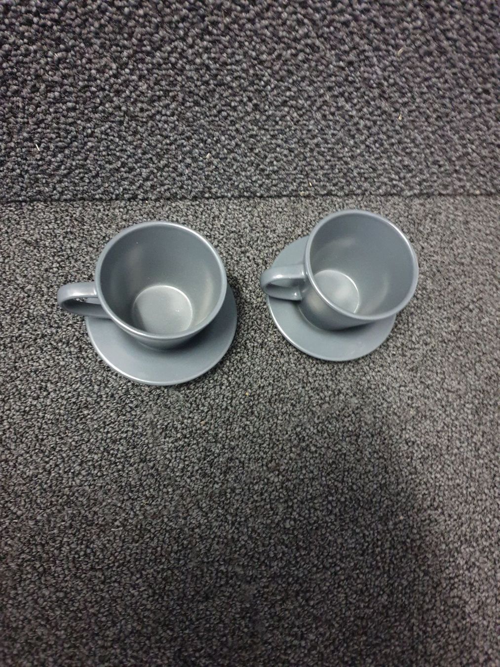 Verres: Graue Unterteller mit Kaffee Glas – D'occasion à Ruswil par M71 2