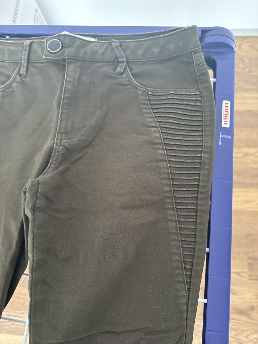Zara Pantaloni: Hose Olivgrün Zara basic 38 – Usato da Zürich venduto da bia_6kmj 3