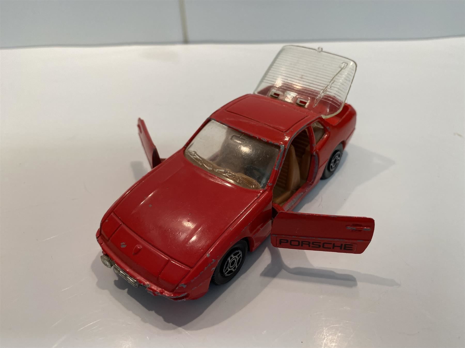Porsche Modellautos: Porsche 924 1:36 Corgi GB rot – Gebraucht aus Stäfa von thebrand 8