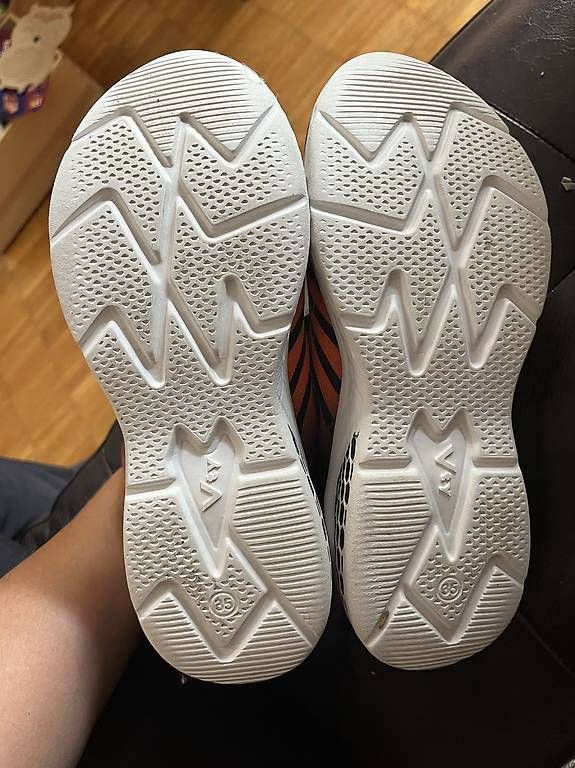 Schuhe für Jungen: Hallenschuhe Turnschuhe Victory – Gebraucht aus Baden von blueanastasia 1