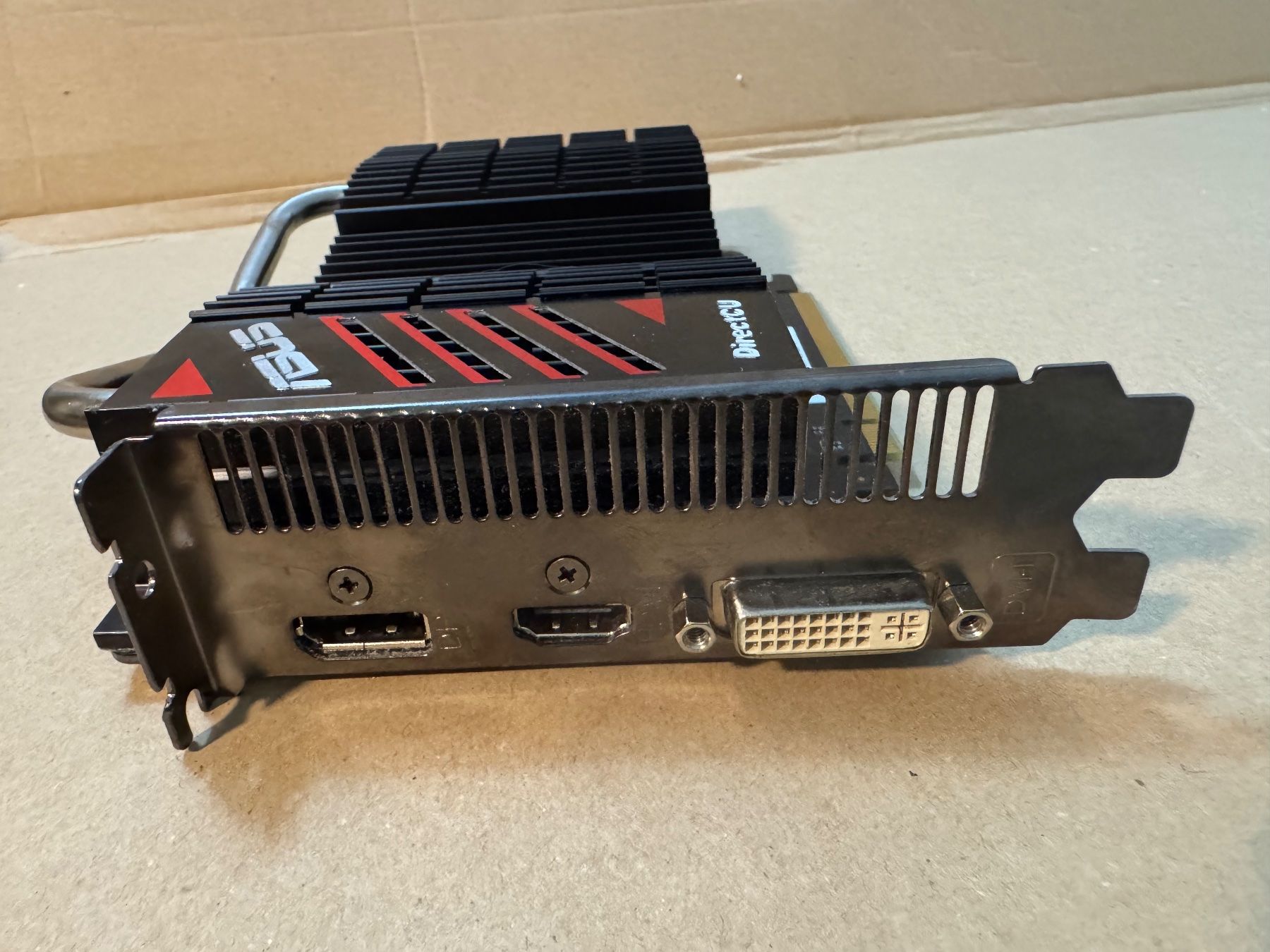 Amd Grafikkarten: AMD HD 7750 DirectCU 1GB – Gebraucht aus Vevey von souris14 1