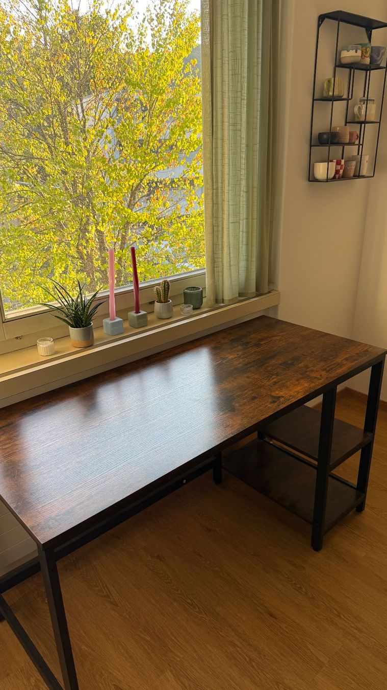 Bureaux: Schreibtisch / Pult – D'occasion à Winterthur par melwatch 1
