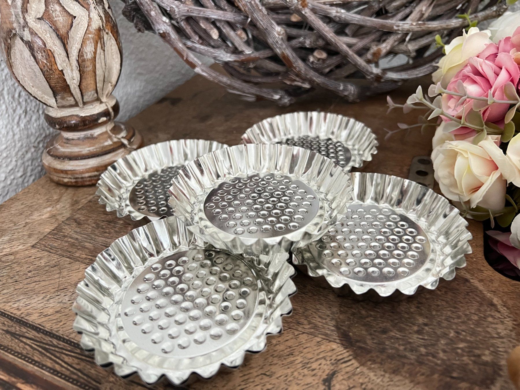 Teglie da forno: Shabby, 5 alte Backformen, Törtchenformen  -  Blech – Usato da Walzenhausen venduto da Cerna007