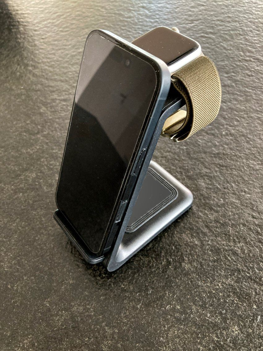 Ladegeräte: iPhone + iWatch Ladestation – Gebraucht aus Rüfenacht BE von Menhirweb 1