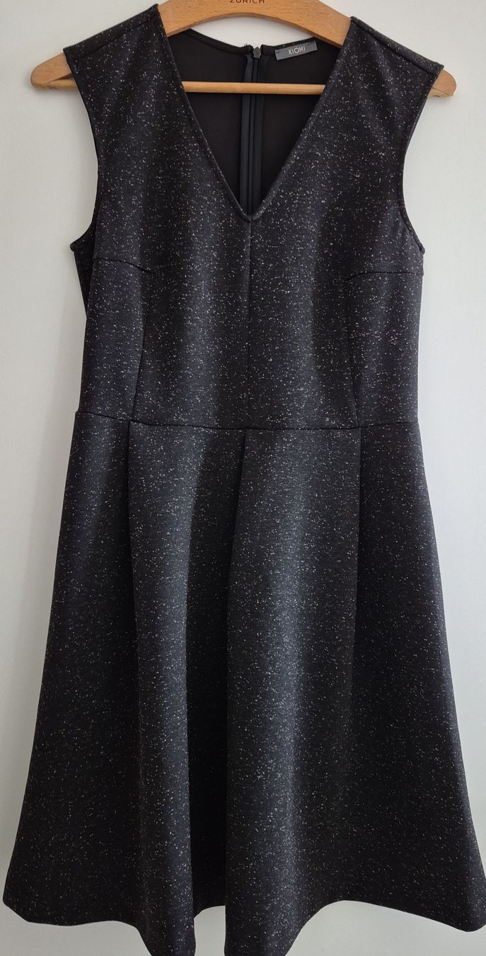 Vestiti: Elegantes, Kleid mit V-Ausschnitt, Grösse 36 – Nuovo (secondo la descrizione) da Wädenswil venduto da Orso31