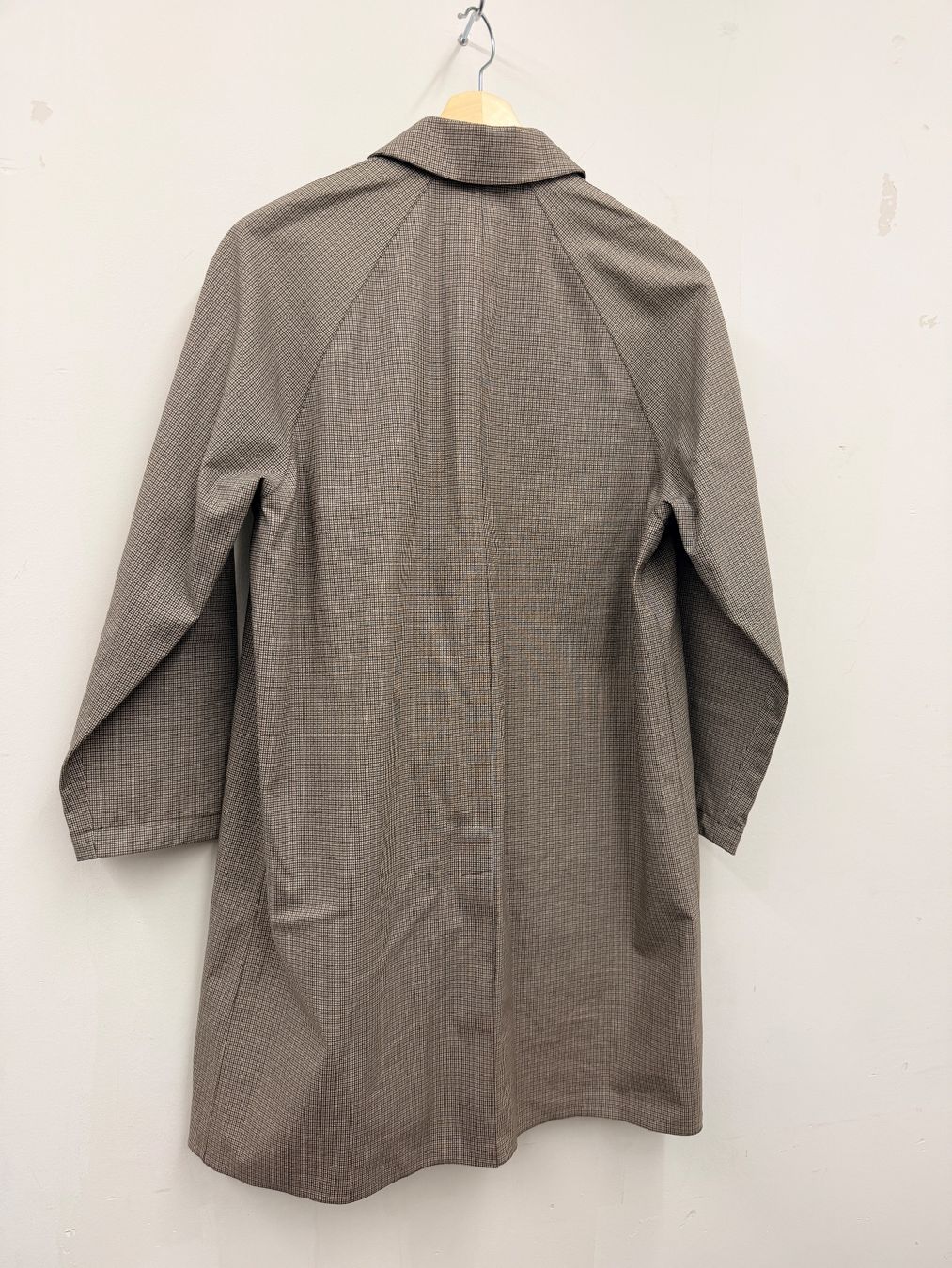 Prada Cappotti: Prada -  Water-Repellent Mac Coat – Brown white pattern S/M – Usato da Zürich venduto da serraphim 5