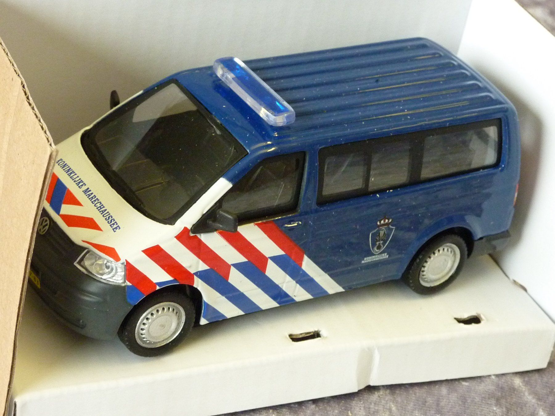 Volkswagen Modellini d'auto: VW Bus T5 1:43 – Nuovo e nell'imballaggio originale da Dürrenäsch venduto da modellautos4you 1