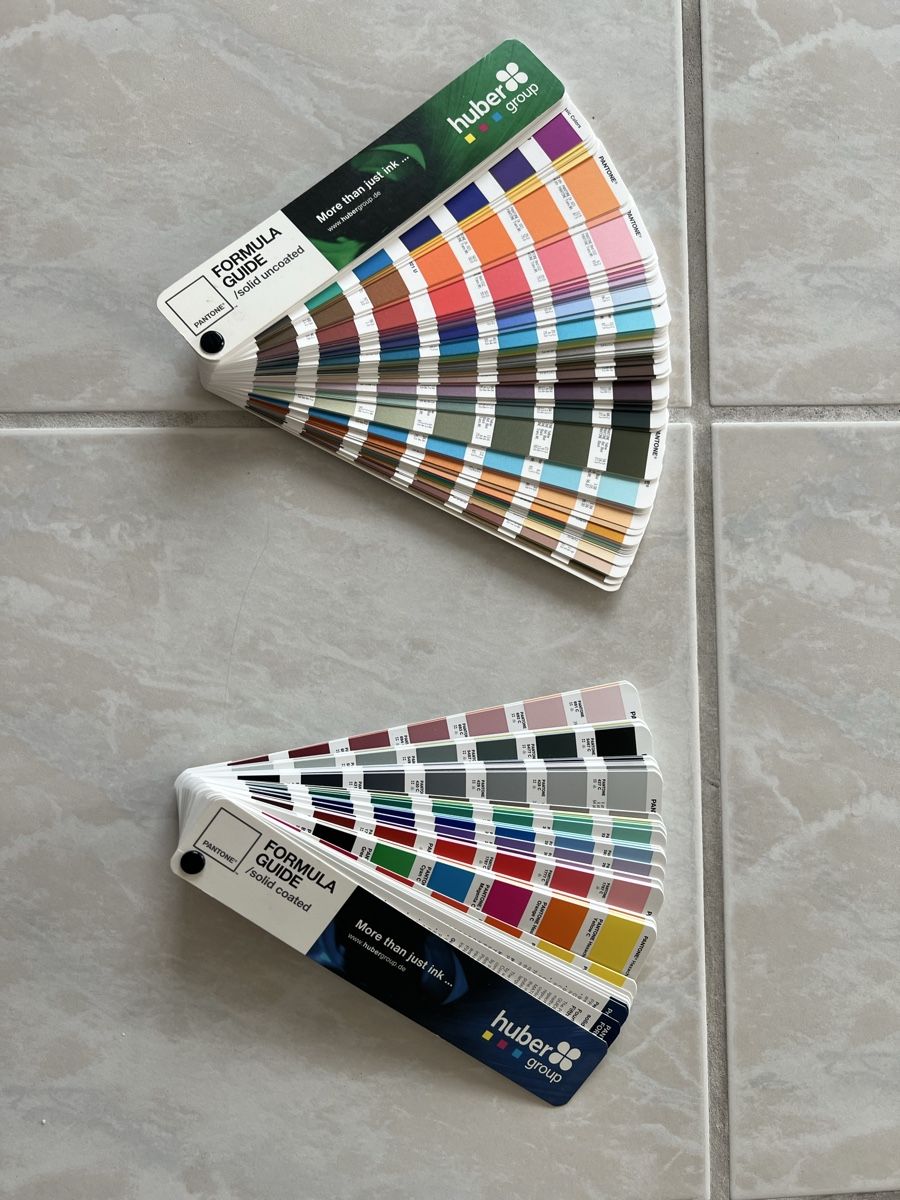 Farben: Pantone Formula Guide – Neu (gemäss Beschreibung) aus Wetzikon ZH von yirenai 2