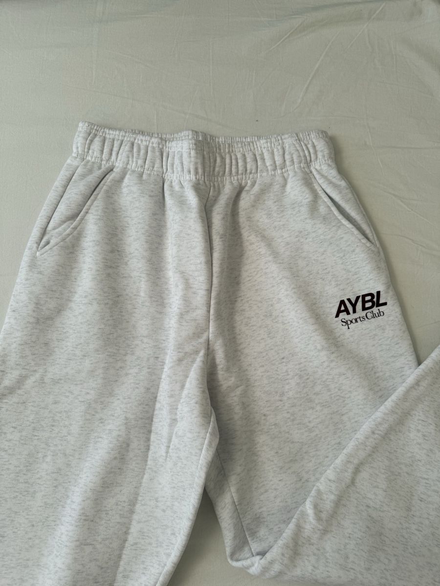 Aybl Pantaloni: AYBL Jogginghose M – Nuovo (secondo la descrizione) da Gossau SG venduto da laura_dema 1