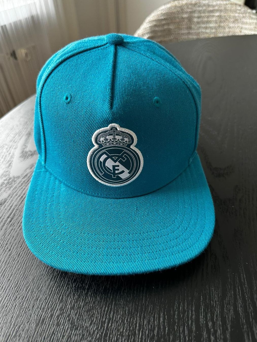 Adidas Copricapi, berretti & cappellini: Adidas Real Madrid Cap Türkis Snapback Original – Usato da Thalwil venduto da victoriaSog