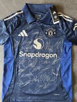 Signiertes Manchester United Shirt der Saison 2024/2025