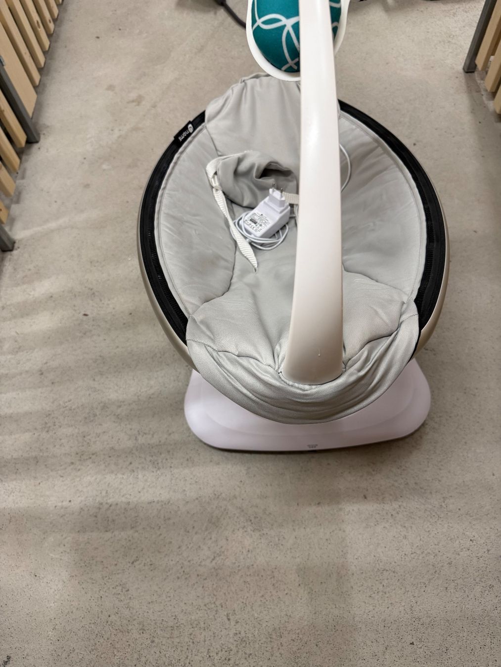 4moms Sdraiette & Sdraiette a dondolo: 4moms MamaRoo Babyschaukel Top Zustand, – Usato da Zürich venduto da vigan01 2