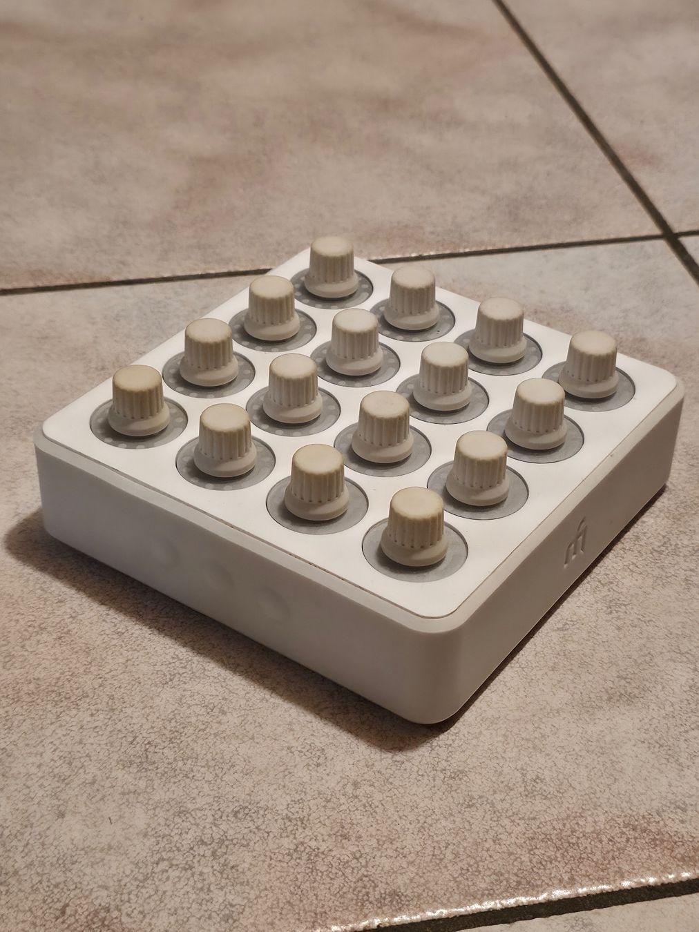 Steuerung: DJ TechTools MIDI Fighter Twister White – MIDI-Controller – Gebraucht aus Freidorf TG von NicotheVotta