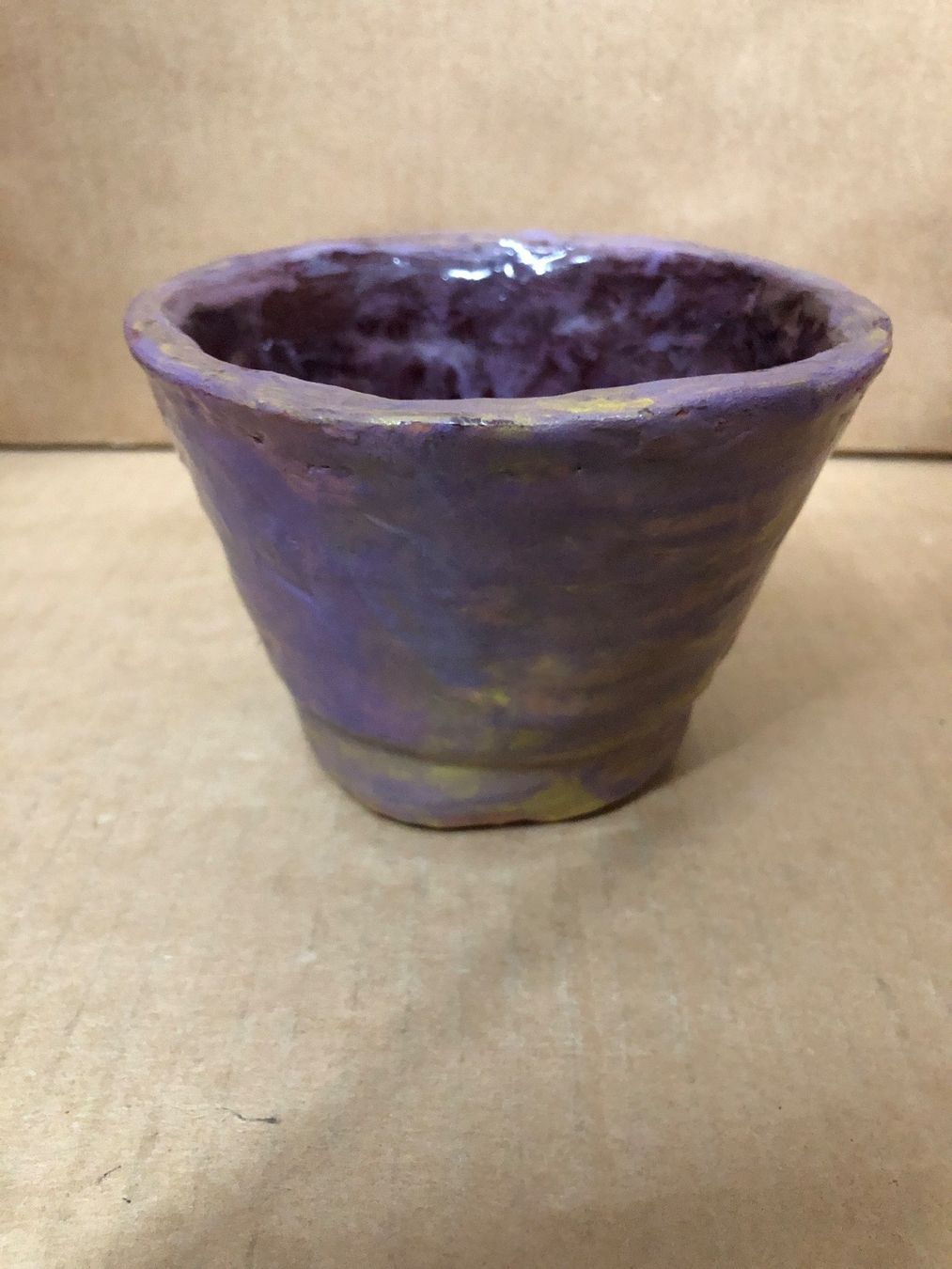 Pentole: Klein Topf violett/gelb – Usato da Eschlikon TG venduto da ArtRec 1
