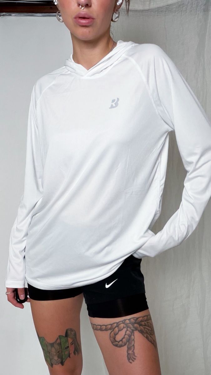 Pullover & Sweatshirts: White hiking hoodie  – Gebraucht aus Knonau von Grapesvintage