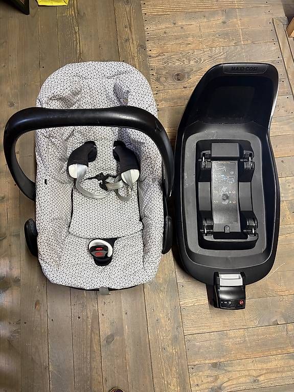 Auto-Kindersitze: Babyschale Maxi Cosi mit Isofix Base  – Gebraucht aus Zürich von Varsogod