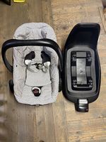 Babyschale Maxi Cosi mit Isofix Base 