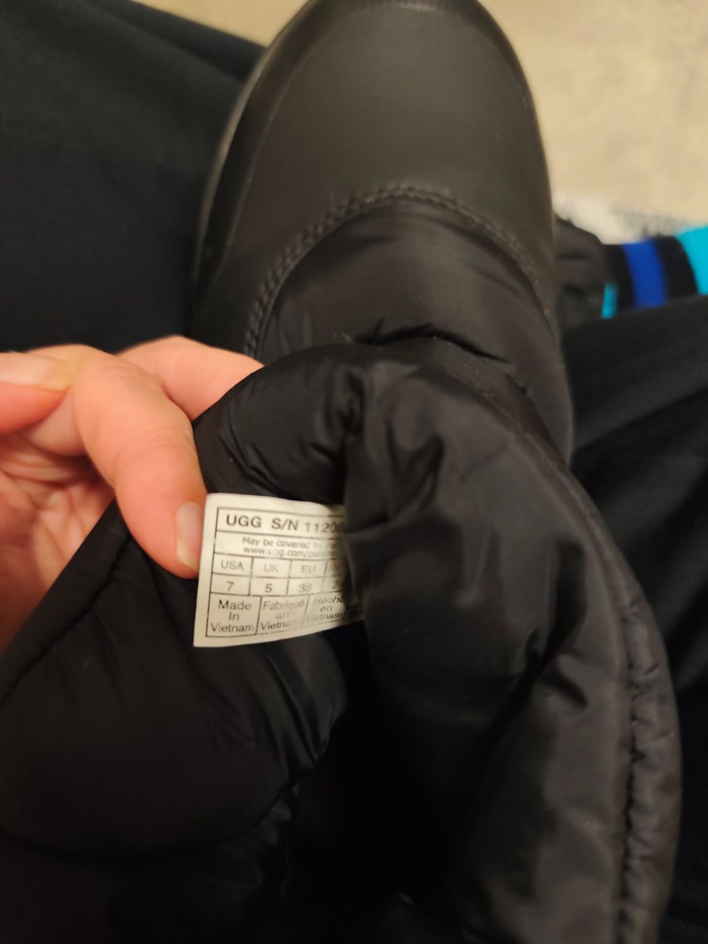 Damenschuhe: UGG Wasserfeste Winterstiefel – Gebraucht aus Weiningen ZH von gandy80 2