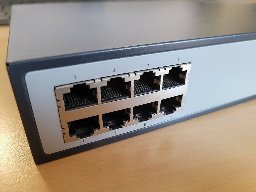 Hubs & Switches: Switch HP 1620-8G – D'occasion à Möriken AG par langdesign