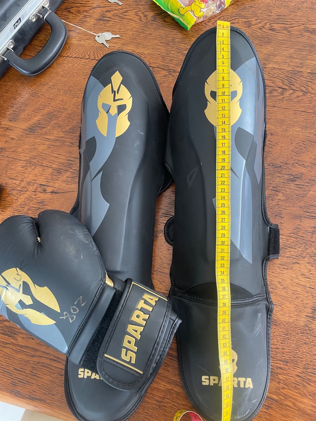 Schutz & Schoner: Kickbox Schienbeinschoner / Handschuhe – Gebraucht aus Widen von Yv12Lu15 3