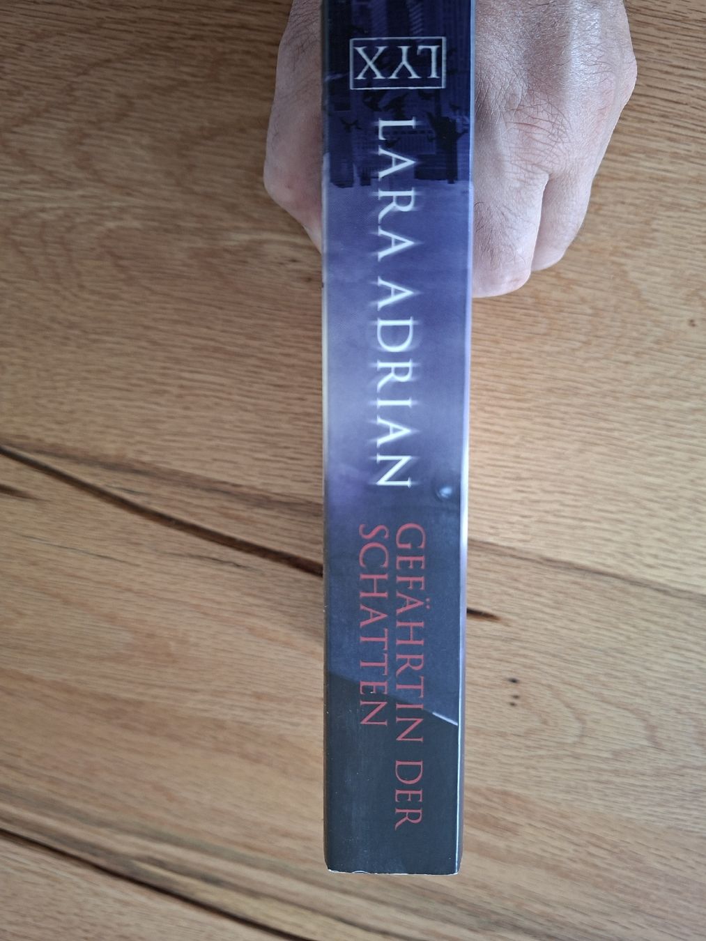 Bücher: Gefährtin der Schatten – Gebraucht aus Appenzell von palme14 1