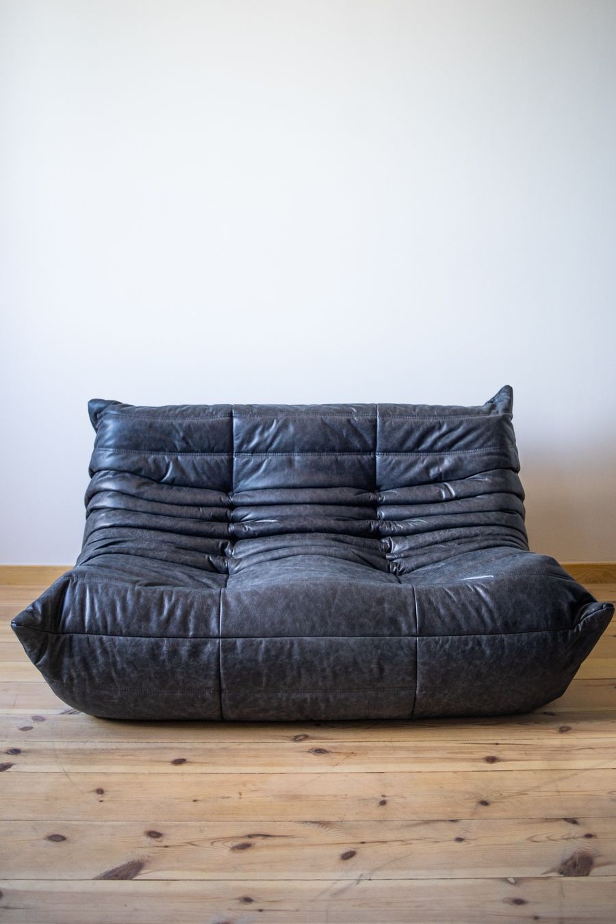 Ligne Roset Divani: Neu gepolstertes Original Togo 2er Sofa – Usato da Zürich venduto da ERATOMIUM 2