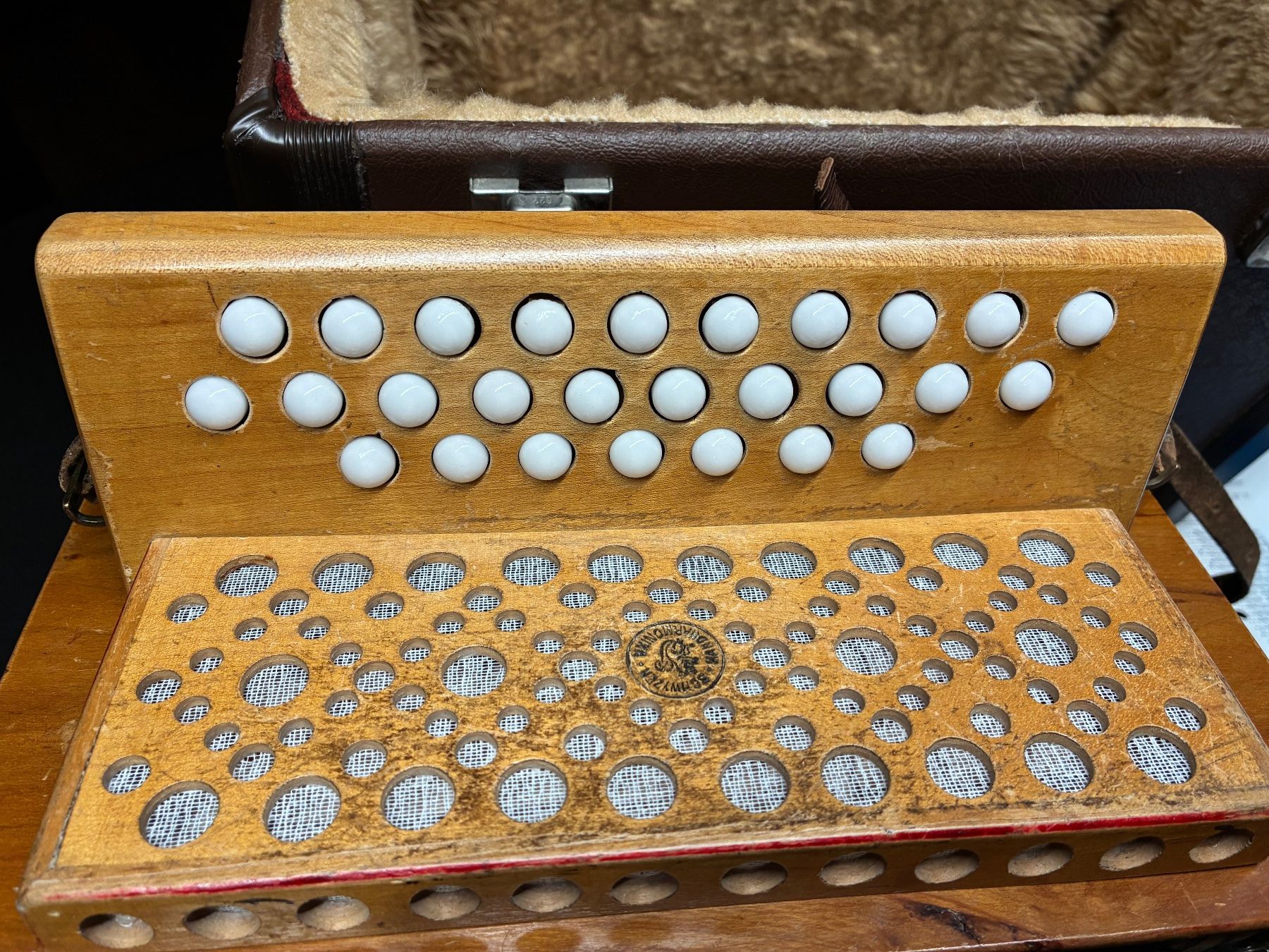 Eichhorn Strumenti musicali: Schwyzerörgeli Eichhorn Stöpselbass – Usato da Adligenswil venduto da Geferespetz 2
