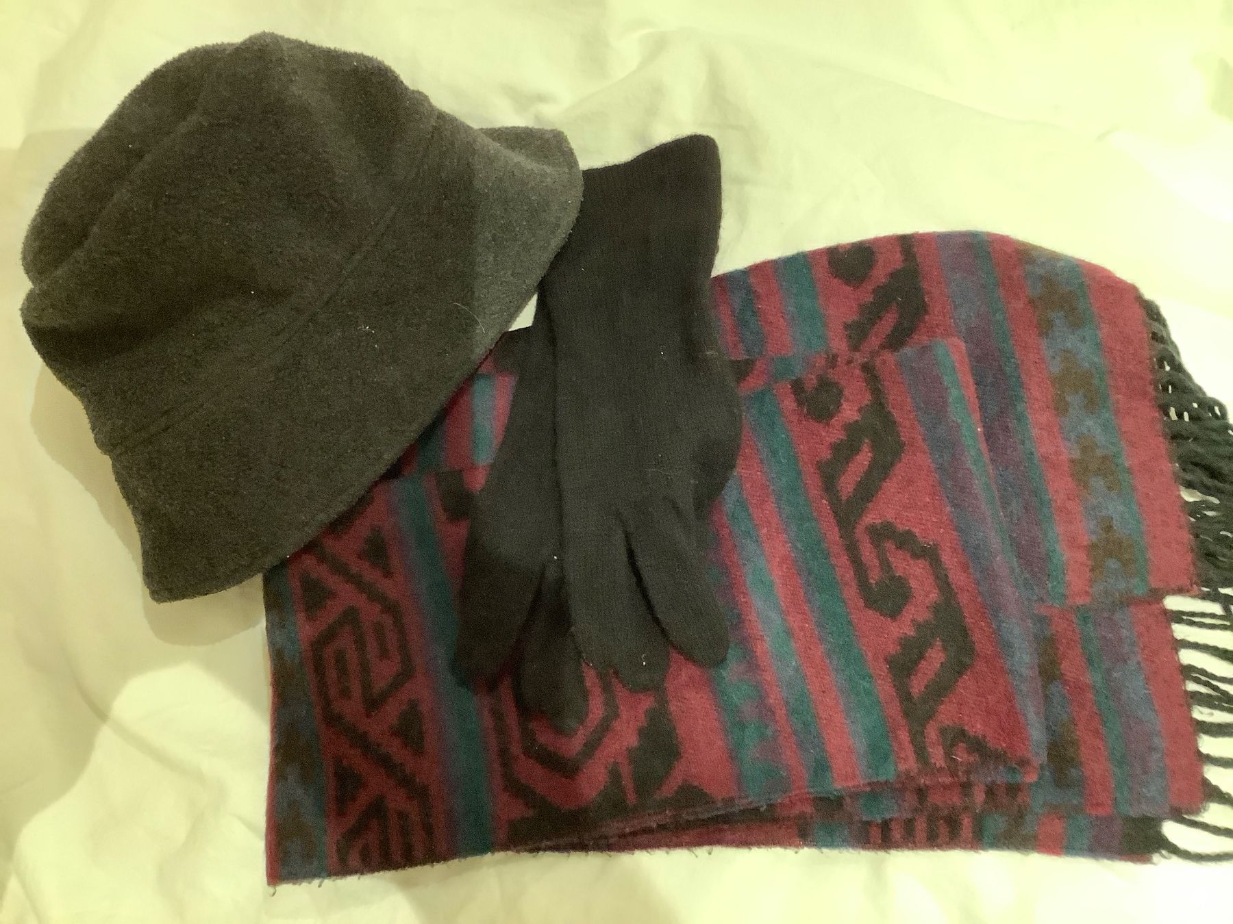 Lotti di vestiti: Schal, Mütze u. Handschuhe – Usato da Triesen venduto da boston7