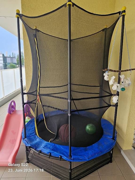 Toboggan: Trampolin  und Babys Rutschbahn  – D'occasion à Arbon par bilko01 2