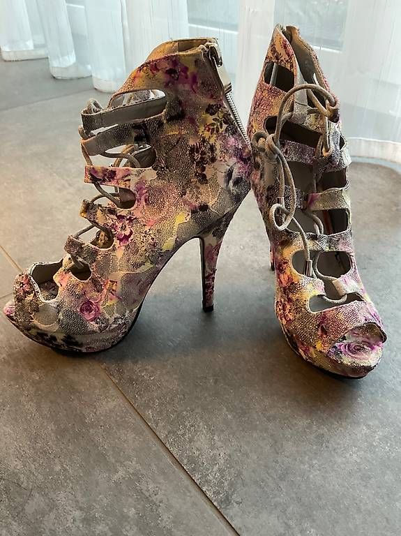 Damenschuhe: Glitzer Heels Neu – Gebraucht aus Erlinsbach SO von Adica