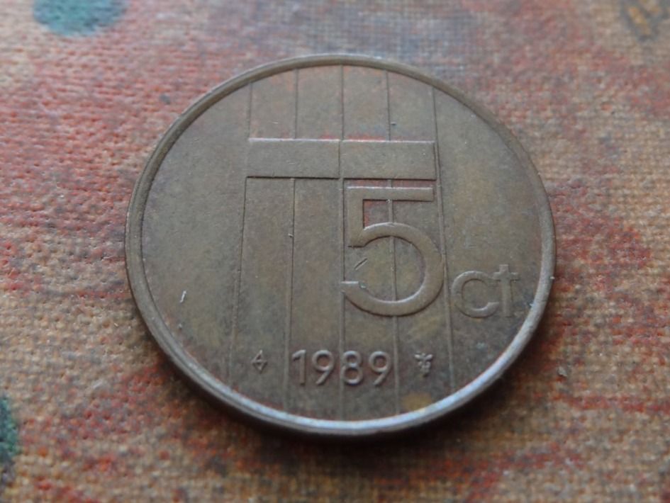 Tutti le monete: PAYS-BAS  Nederland  5  Cents  1989 – Usato da Romanel-sur-Lausanne venduto da Swift13