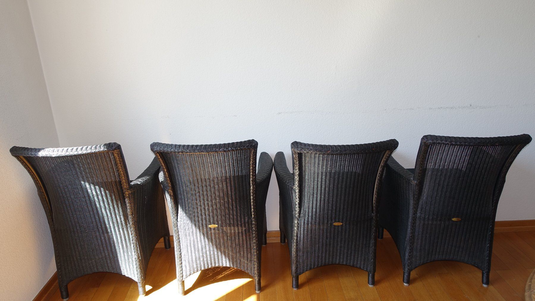 Poltrone: Cane-Line Hampsted Sessel 4er-Set, dunkel – Usato da Basel venduto da loveit 2