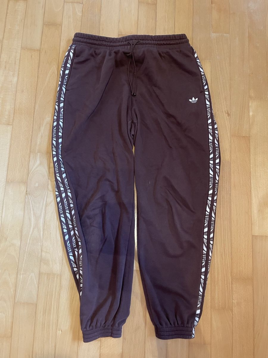 Adidas Pantaloni: Braune Adidas Trainerhose – Usato da Turgi venduto da eiiinalem
