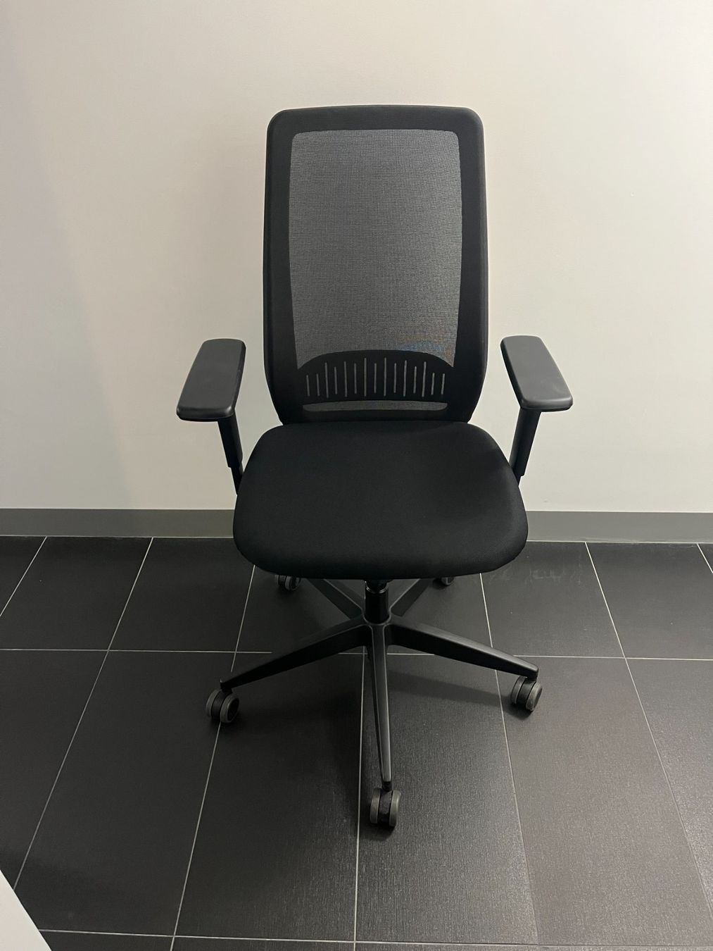 Sedie: Chaise professionnelle de bureau réglable – Usato da Sion venduto da Flo017