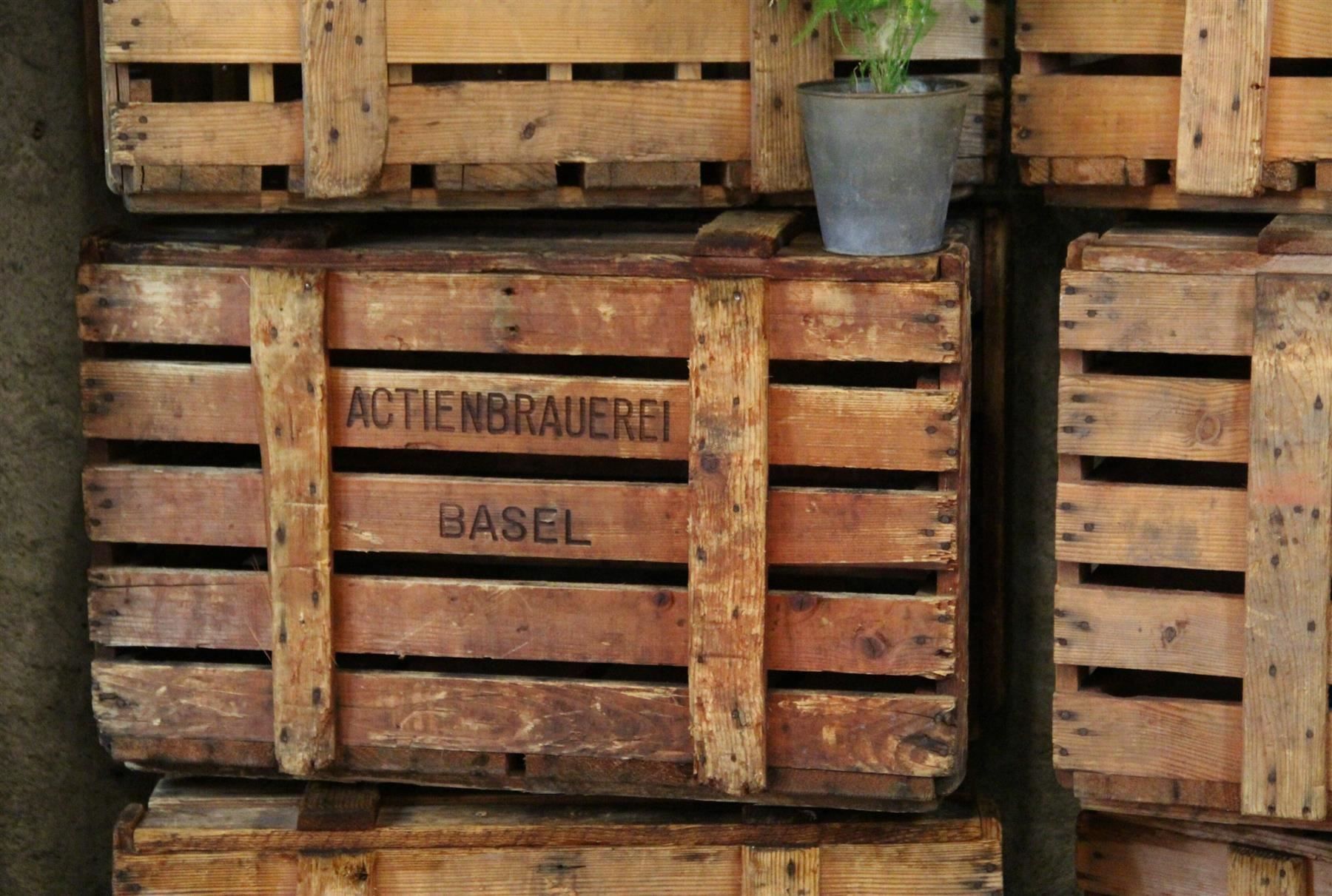 Comodini: Holzkiste, Nachttisch"Basel" – Usato da Birrwil venduto da brandschatz_birrwil 5