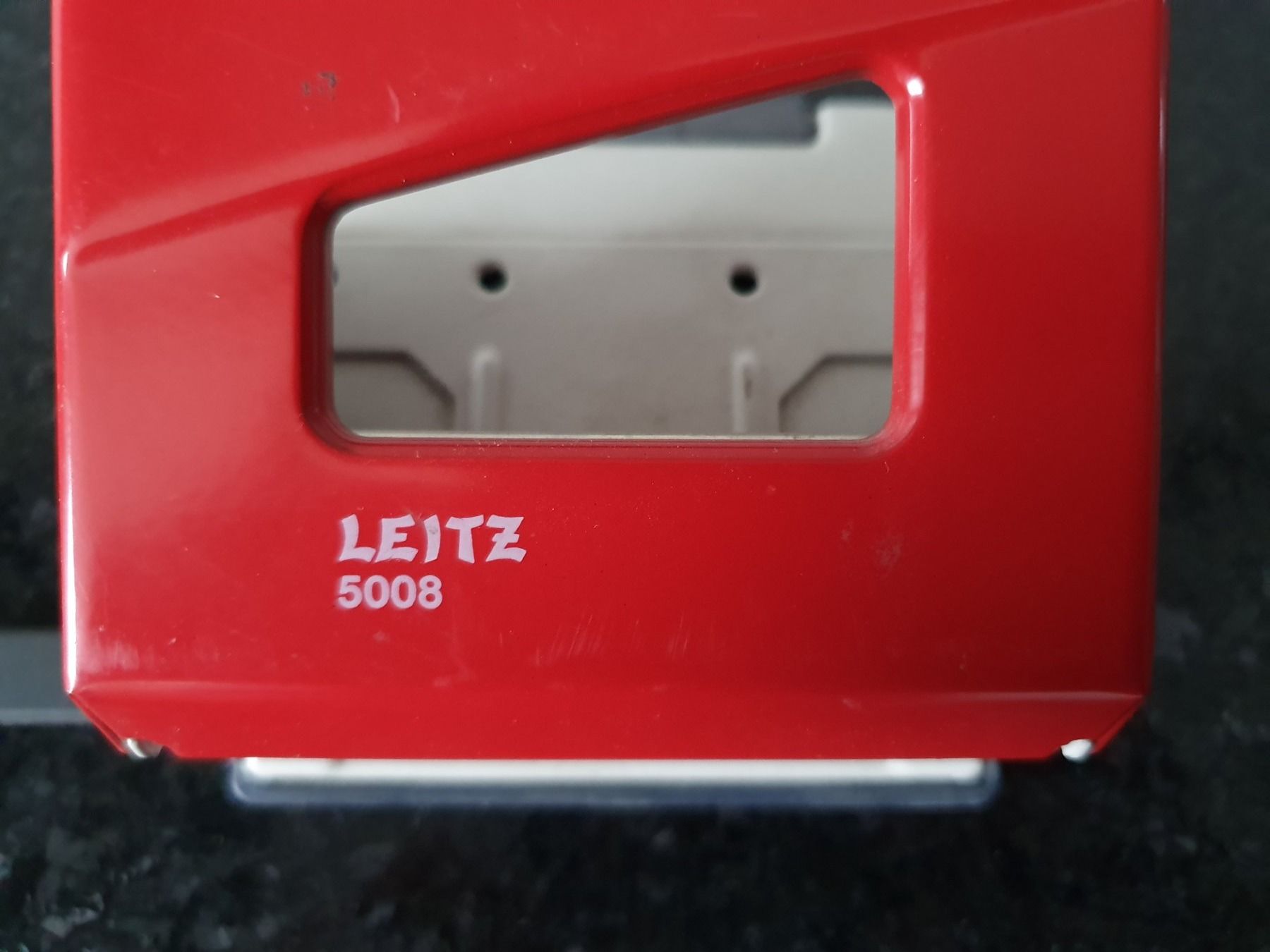 Leitz Alle Werkzeuge: Original Leitz Locher 5008 Bürolocher (rot) – Gebraucht aus Zürich von  1