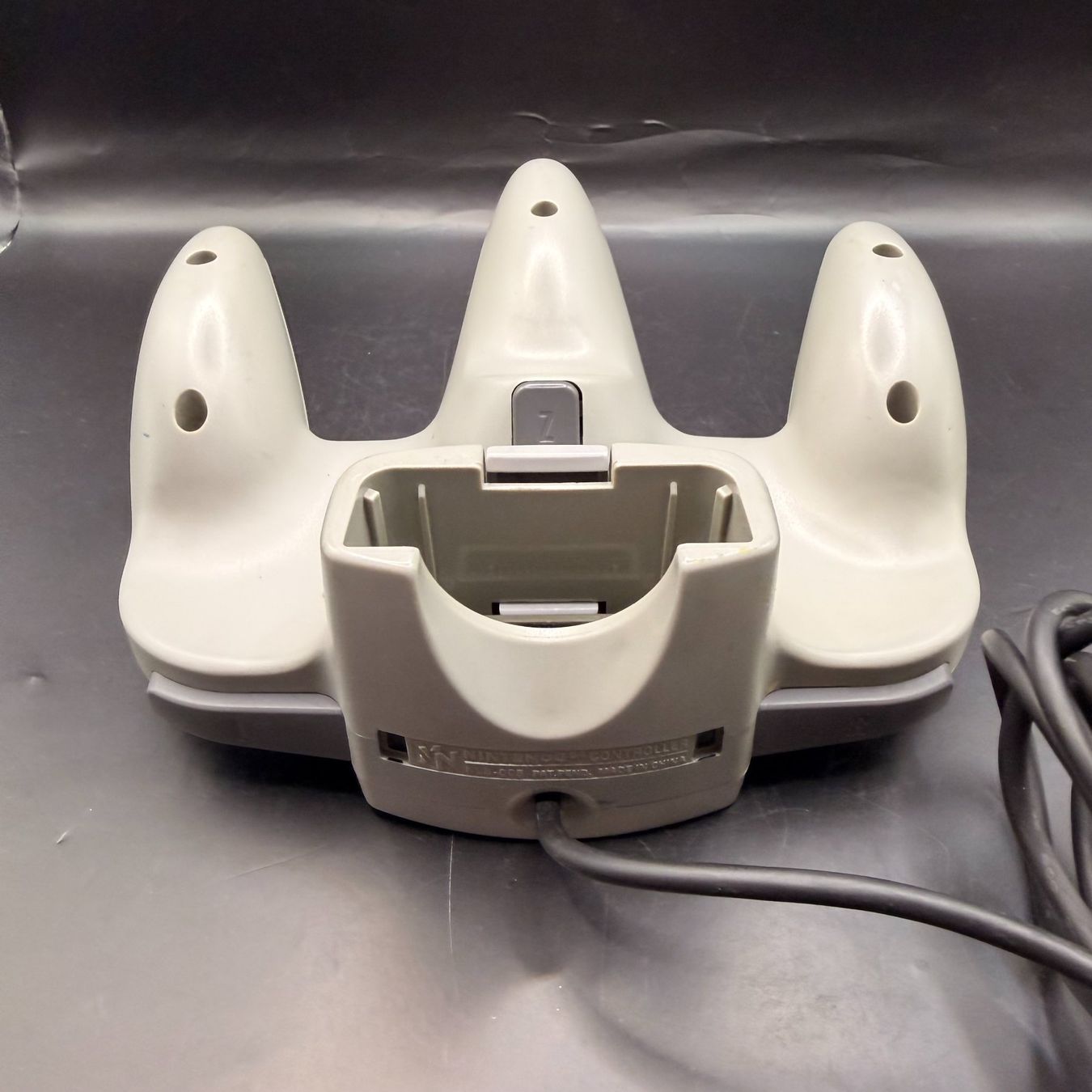 Nintendo Controller: Nintendo 64 Controller Grau – Kabel beschädigt – Usato da Düdingen venduto da Nerdworld 6