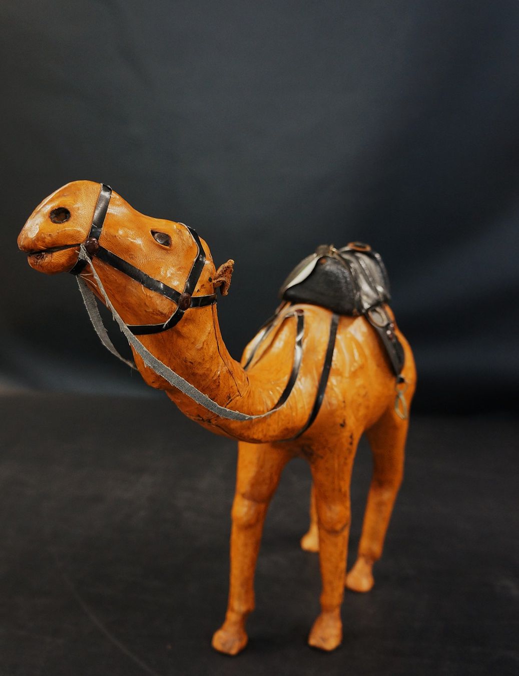 Statuette: Vintage Kamel Figur aus Leder – Usato da Basel venduto da bk_brockibasel 2
