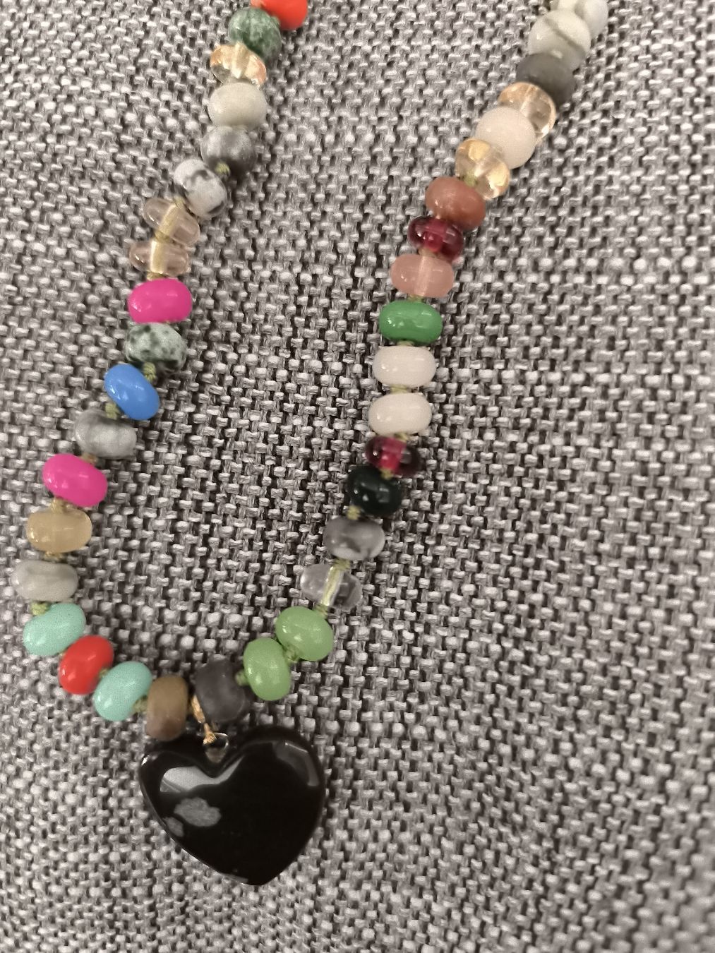 Catenine: Bunte Steinkette mit Anhänger  – Usato da Schaffhausen venduto da gab_v5qf 4