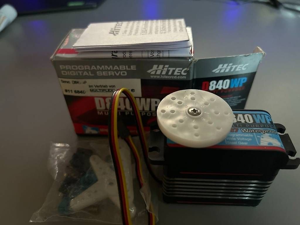 Modellismo RC: Servo HITEC D840WP Servo - Neu Wasserdicht – Usato da Gümligen venduto da ESCreativwork 1