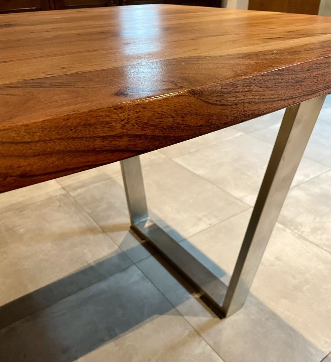 Tavoli: Massiver Akazien-Designertisch mit Baumkante – Usato da Schlossrued venduto da BeautifulMelody 4