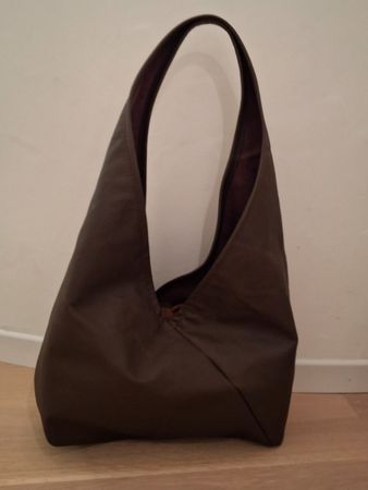 Braune  Leder Handtasche.  Neu
