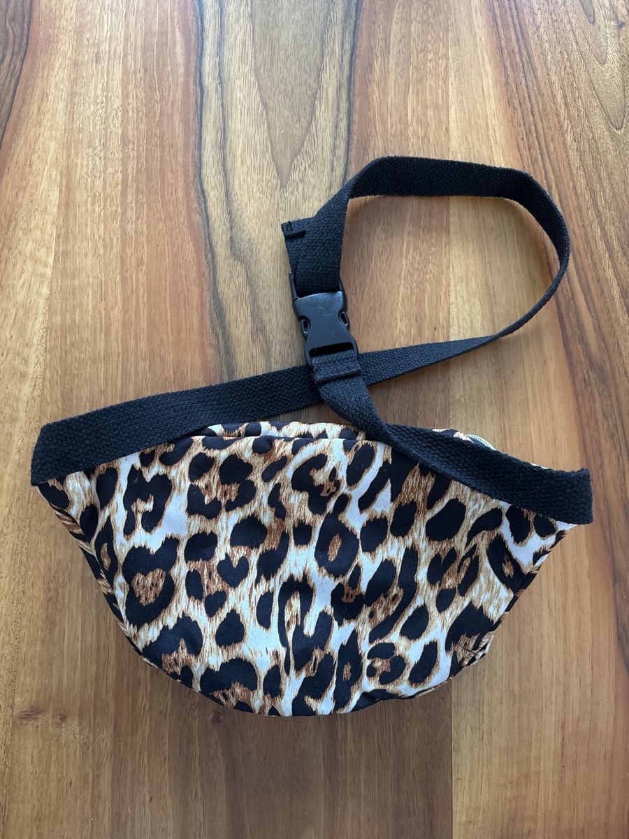 Only Borse da donna: Trendige Gürteltasche Leo-Print – Nuovo (secondo la descrizione) da Muri AG venduto da ReBoutique 1