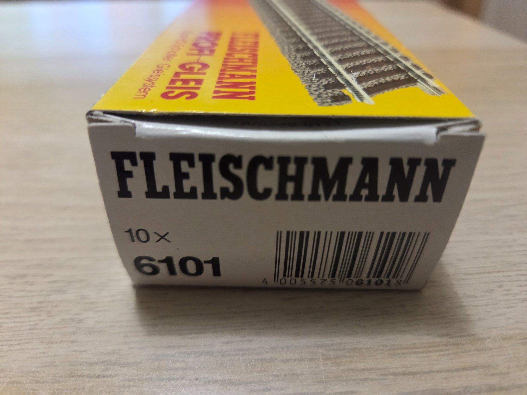 Fleischmann Modellini di ferrovie: Fleischmann 9 x 6101 Gerades gleis H0 – Usato da St-Aubin-Sauges venduto da Lo_Go 1