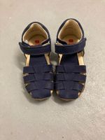 Sandalen von Elefanten. Grösse 25