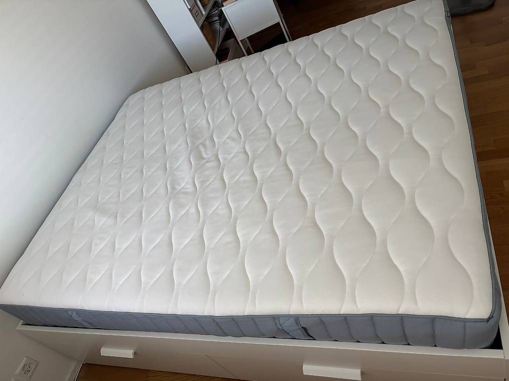 Ikea Letti: IKEA Bed + frame + mattress 160x200 cm. – Usato da Zürich venduto da bol_q8tk 1