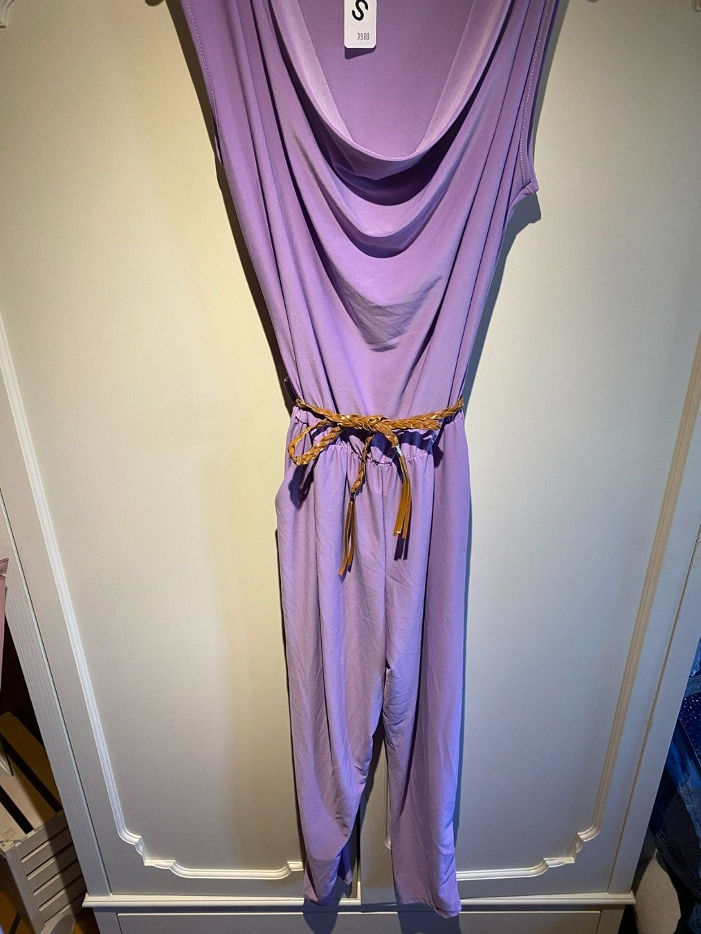 Tute: KLEID- JUMPSUIT-LILA EINTEILIG – Nuovo e nell'imballaggio originale da Meienried venduto da ManuelaBoutique 4