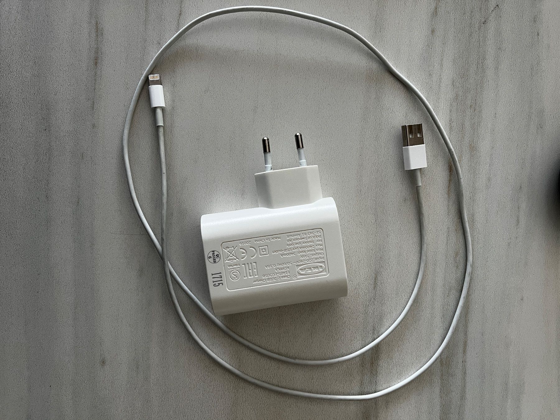 Apple Caricabatterie: Ikea Ladegerät 3xUSB inkl. Apple Lightning Ladekabel – Usato da Scherzingen venduto da Afridolin53
