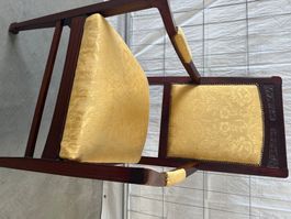 Fauteuil bois foncé tissu jaune motif occasion