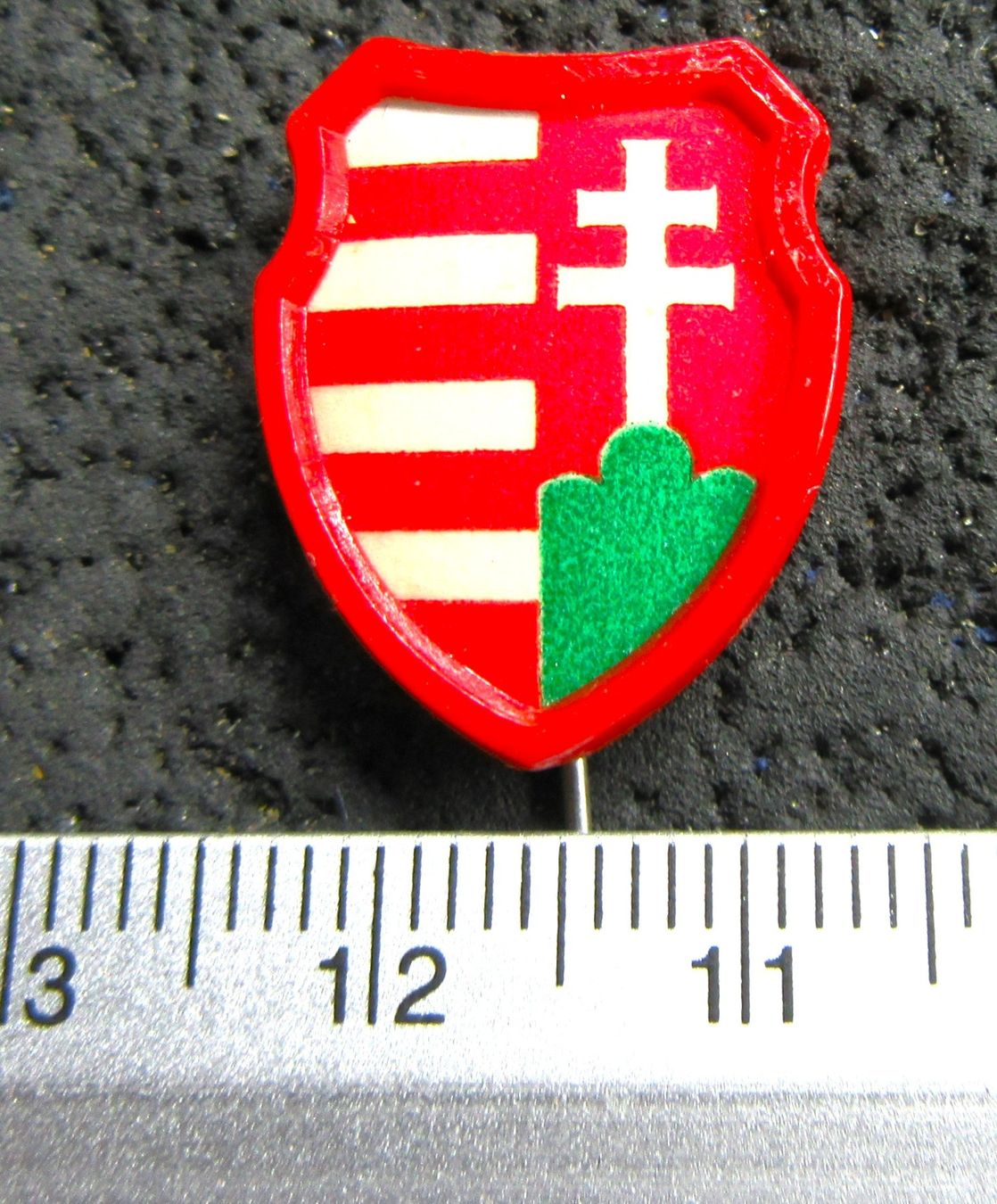 Plaketten & Abzeichen: UNGARN WAPPEN ANSTECKNADEL – Gebraucht aus Ettingen von Hausi4711